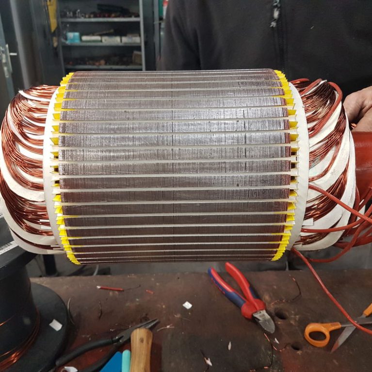 Installations et maintenance de transformateurs éléctrique 10KV et 30KV