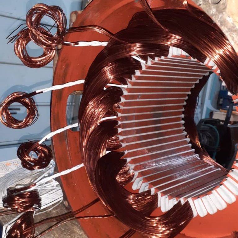 Installations et maintenance de transformateurs éléctrique 10KV et 30KV